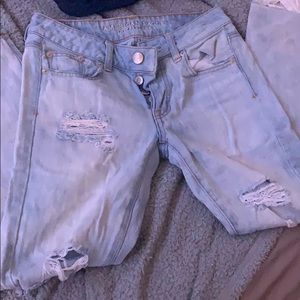 American Eagle lightwash ripped jeans